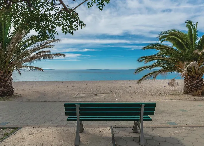 Апартаменты Lovely In With House Sea View