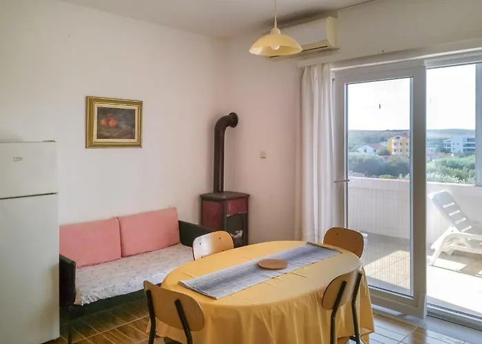 Lovely In With House Sea View Апартаменты *